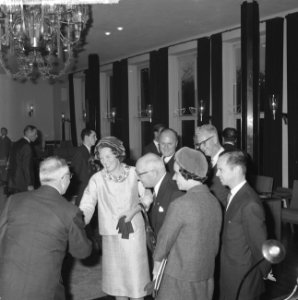 Hare Koninklijke Hoogheid prinses Beatrix in Den Haag vergadering bijgewoond van, Bestanddeelnr 915-7185