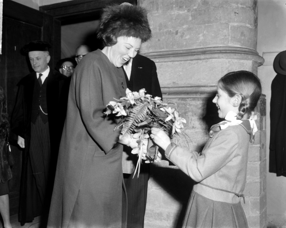Hare Koninklijke Hoogheid Prinses Beatrix lezing bijgewoond van Z. E. Philip , C, Bestanddeelnr 916-0763