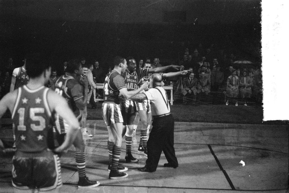 Harlem Globetrotters in Olympisch Stadion, Bestanddeelnr 912-7535