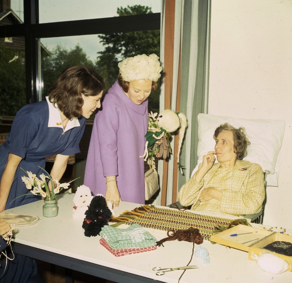 Hare Koninklijke Hoogheid Prinses Beatrix bezoekt verpleegtehuis Reggersoord t, Bestanddeelnr 254-8068