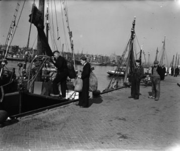 Haringvloot vaart uit, Bestanddeelnr 902-1512