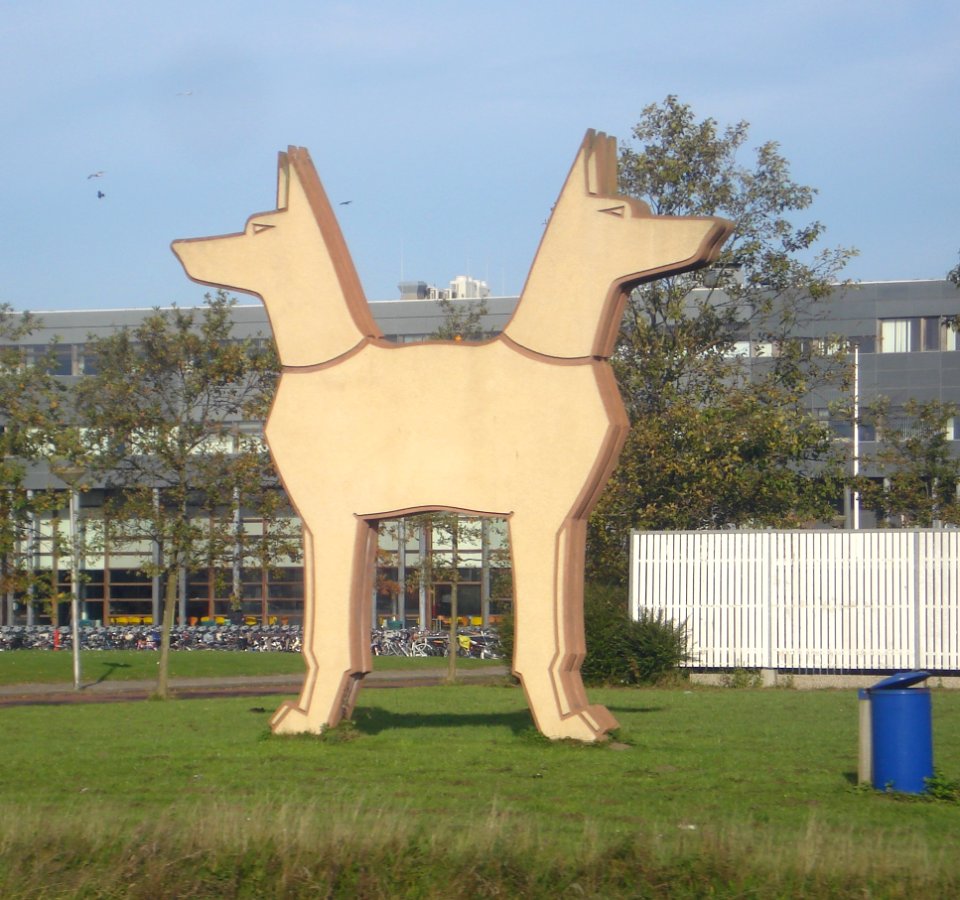 Hellevoetsluis kunstwerk twee hondjes