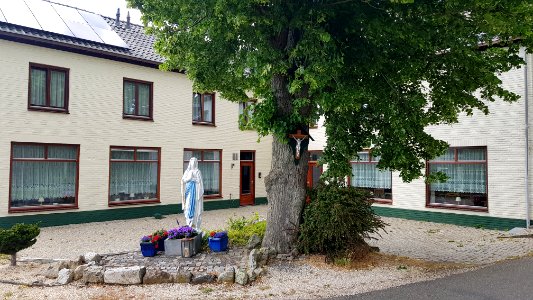 Helle-Mariabeeld + wegkruis Bommerigerweg-Hurpescherweg (3)
