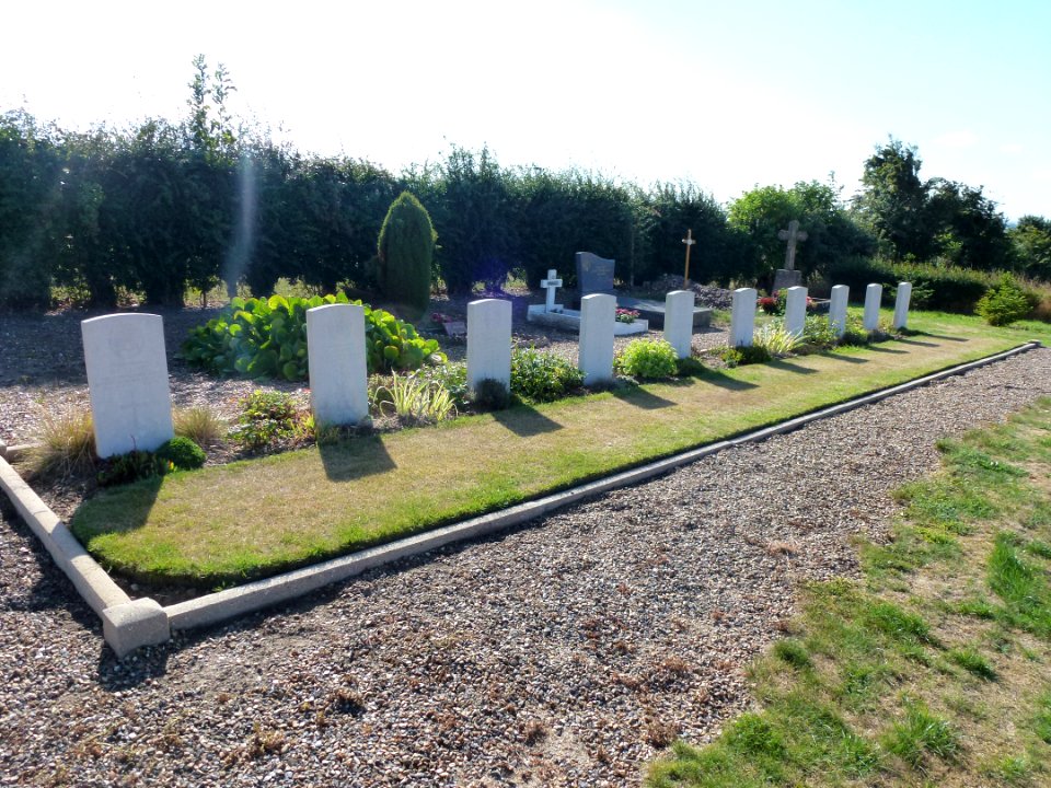 Helfaut (Pas-de-Calais, Fr) cimetière, tombes militaires de la CWGC