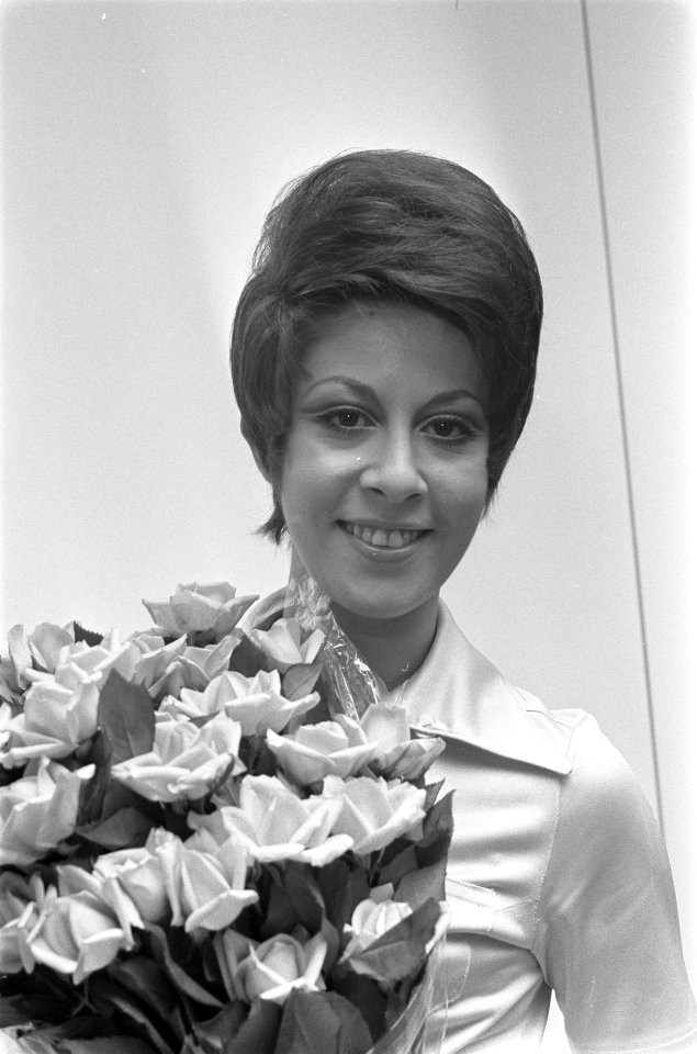 Helen Shapiro arriveert op Schiphol kop, Bestanddeelnr 922-7100 photo