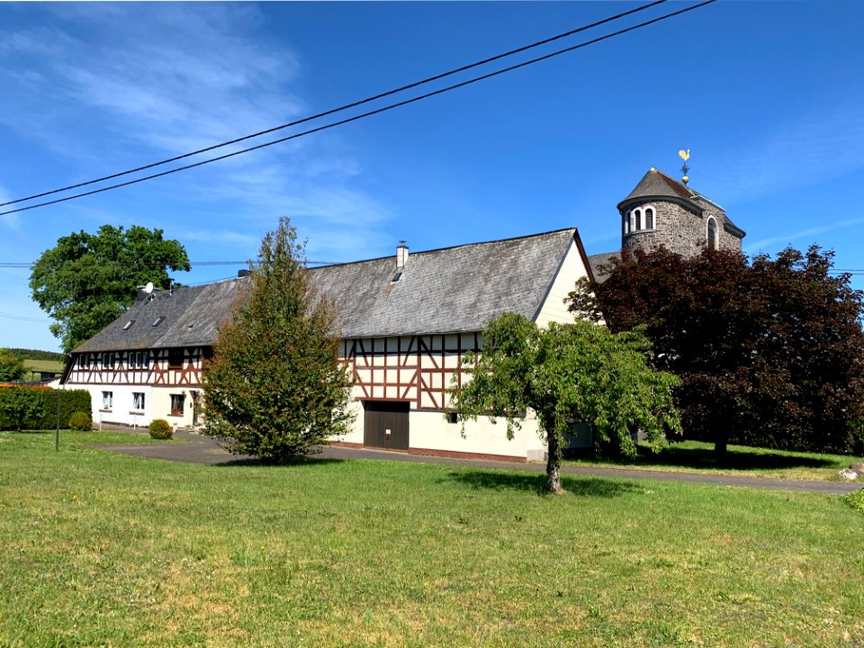 Hellenhahn, Hauptstraße 7, Kirchstraße 3 (1)
