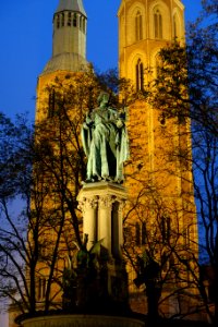 Heinrichsbrunnen at night - Braunschweig, Germany - DSC05326