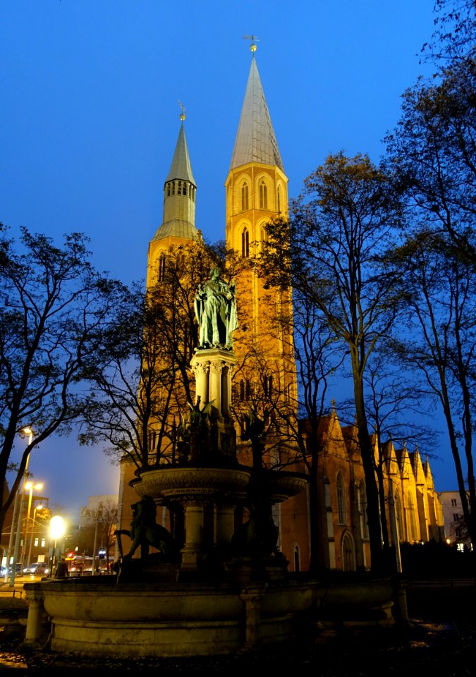 Heinrichsbrunnen at night - Braunschweig, Germany - DSC05320