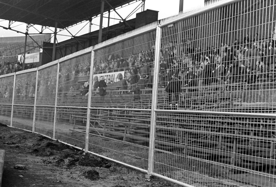 Hekken geplaatst in Olympisch Stadion, Bestanddeelnr 921-8432