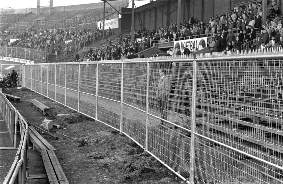 Hekken geplaatst in Olympisch Stadion, Bestanddeelnr 921-8431