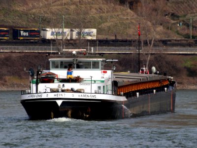 Heinz, ENI 04600800 at the Rhine river picA