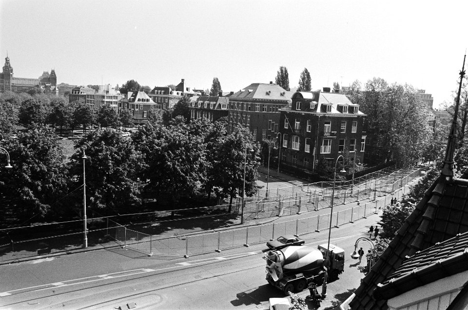 Hekken voor bescherming voor het Amerikaanse Consulaat in Amsterdam, Bestanddeelnr 932-1824