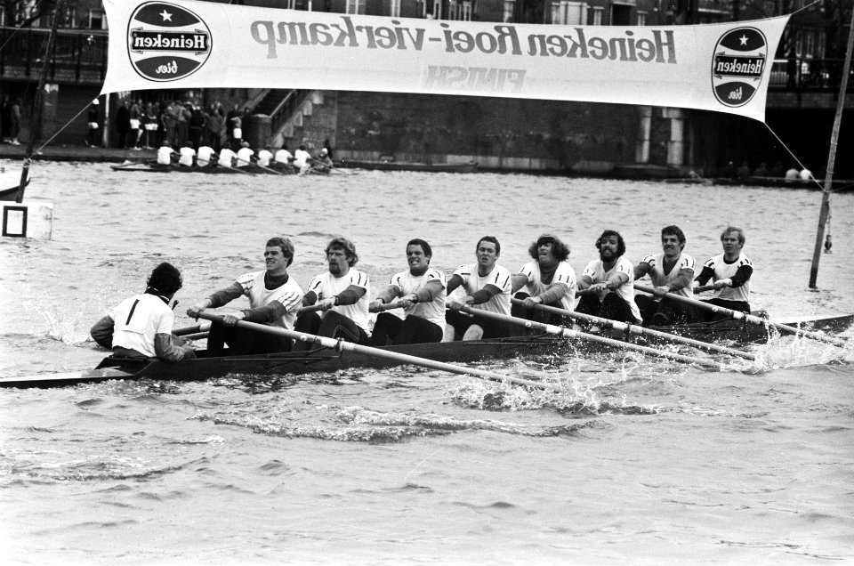 Heineken Roeivierkamp op Amstel in Amsterdam winnende ploeg van Nereus in actie, Bestanddeelnr 927-8075