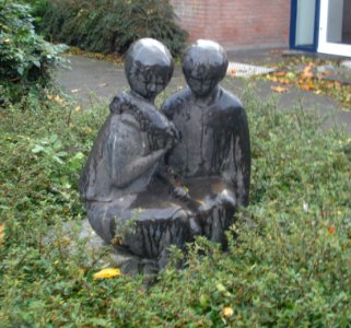 Heinenoord kunstwerk kinderen met konijn