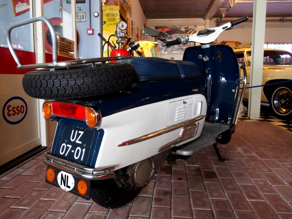 Heinkel Tourist (Blue and white), pic1