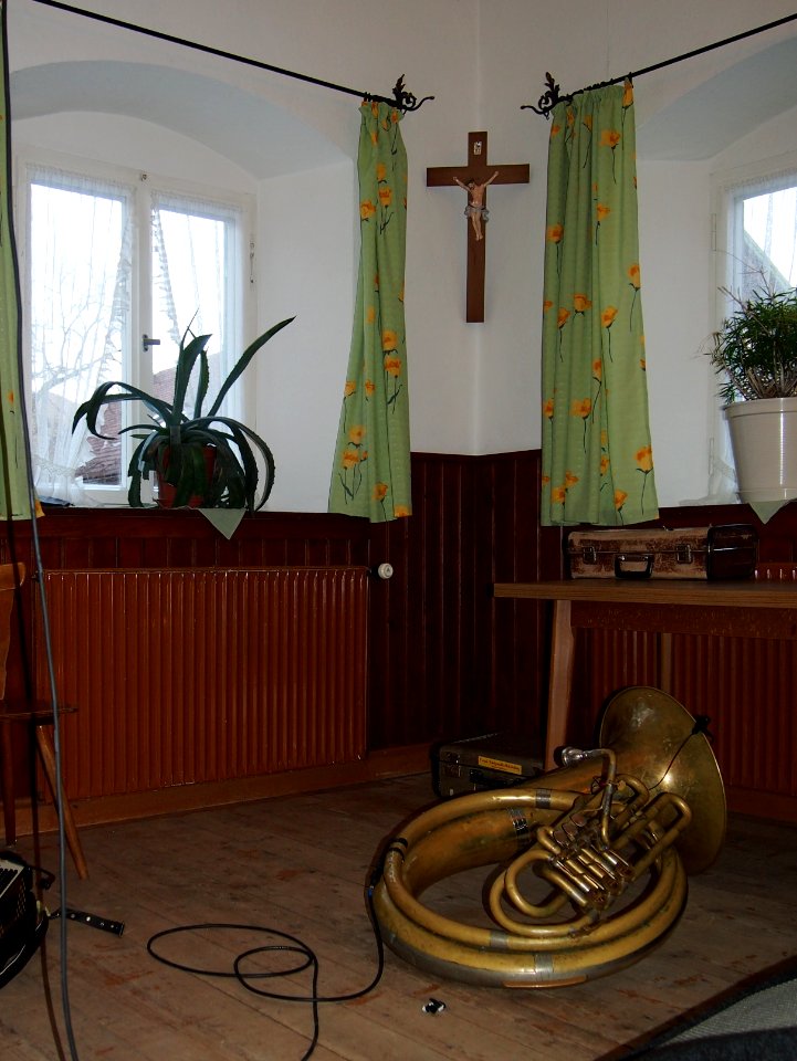 Helikontuba mit Kruzifix
