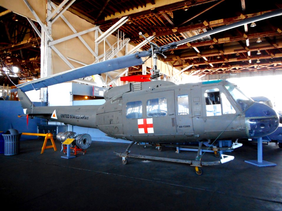 Helicopter NASW Bell UH-1