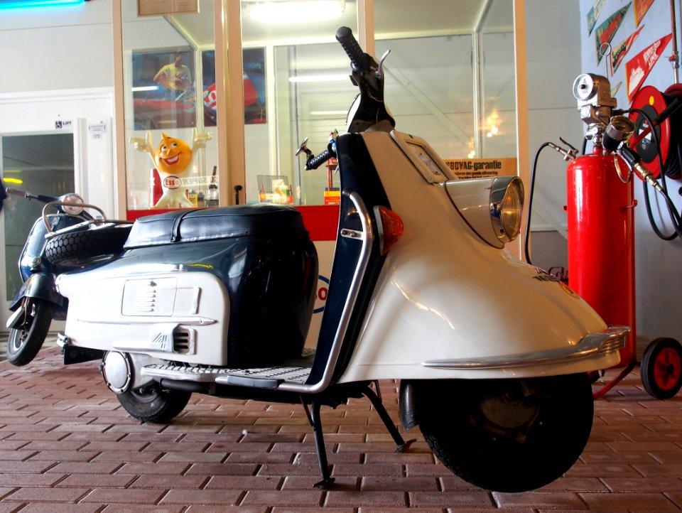 Heinkel Tourist (Blue and white), pic3