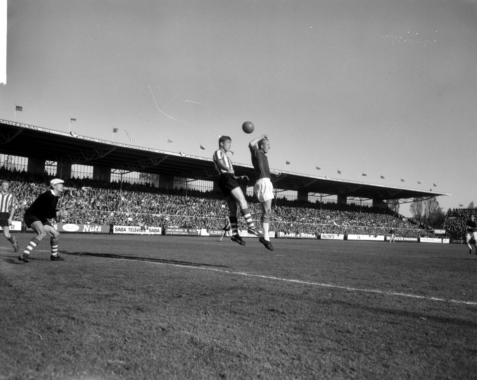 Henk Groot tijdens een duel met Eykenbroek (Sparta), Bestanddeelnr 918-2928