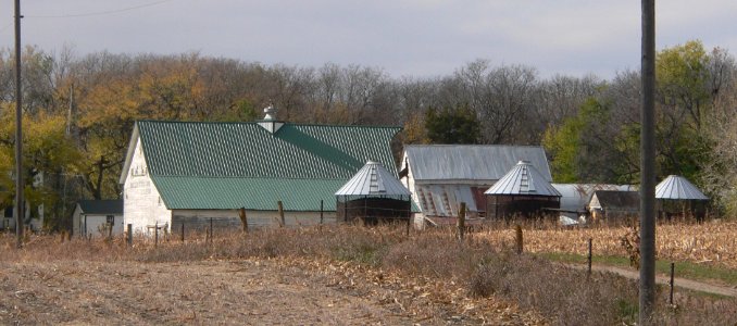 Henjna farmstead (Yankton Co SD) from E 2 N bldgs