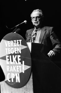 Henk Hoekstra tijdens rede, Bestanddeelnr 932-4192
