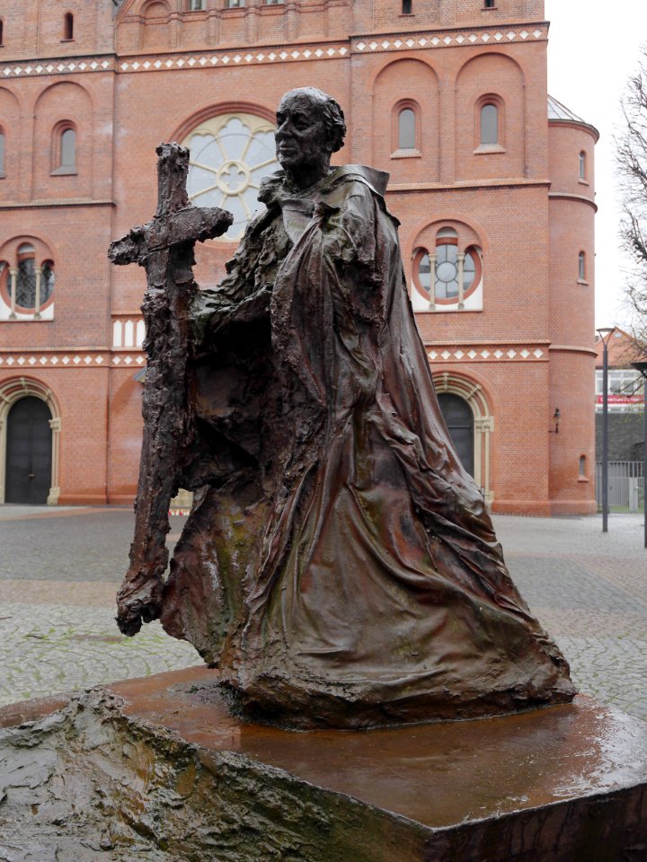 Heiliger.Ansgar.vor.Hamburger.Marien-Dom
