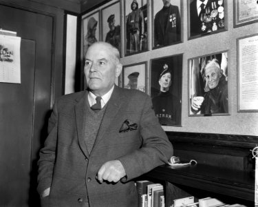 Hendrik Thomas de Booy , directeur NZRM, in verband met 65ste verjaardag afschei, Bestanddeelnr 915-8258