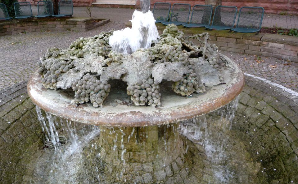 Heiligenstein Brunnen 01