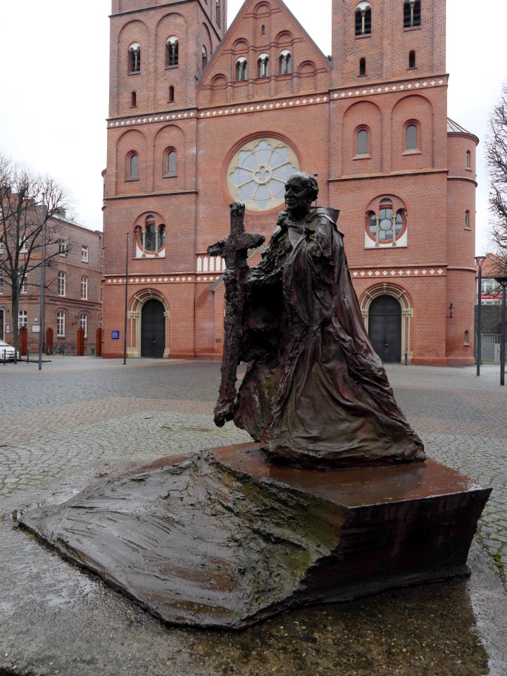 Heiliger.Ansgar.mit.Sockel.vor.Hamburger.Marien-Dom