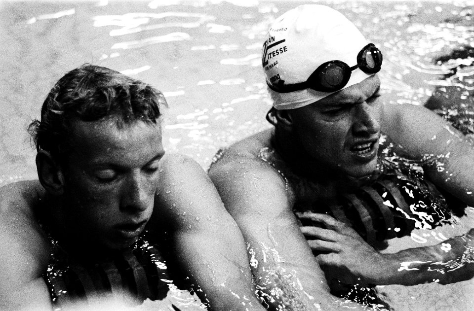 Henk Elzerman (rechts) (winnaar 400 m vrije slag) en Gerard Smit (links) (2e), Bestanddeelnr 930-3536