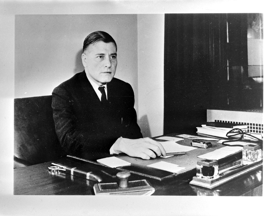 Hendrik Bos, ambassaderaad bij het Nederlands gezantschap te Chungking (China, 1, Bestanddeelnr 935-1095