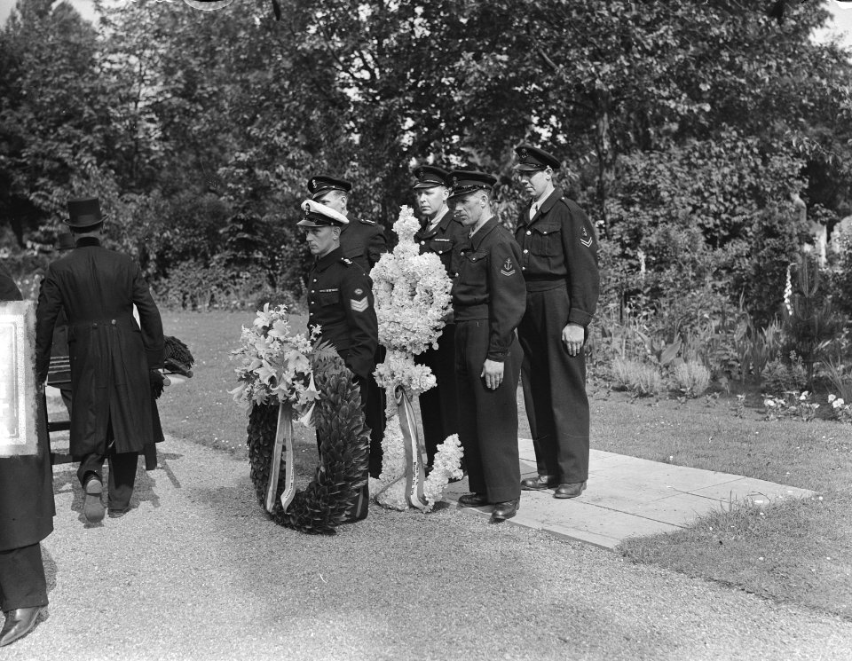 Herbegrafenis Kapitein der Mariniers W. Schuiling op Crooswijk Rotterdam, Bestanddeelnr 903-4244