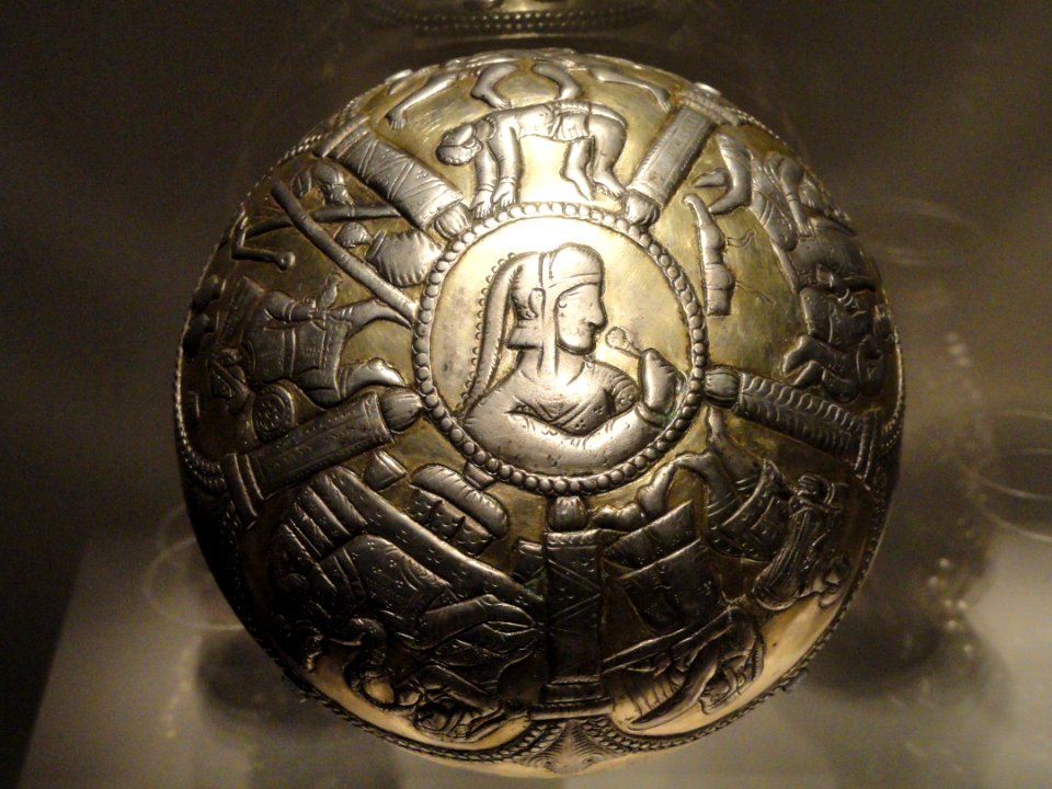 Hemispherical bowl, Iran, Sasanian period or later, 7th-8th century AD, silver and gilt - Arthur M. Sackler Gallery - DSC05772