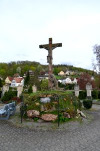 Heppenheim, Alter Friedhof, Friedhofskreuz mit Maria Magdalena