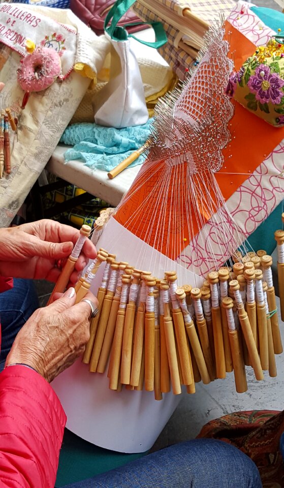 Valence lace crafts