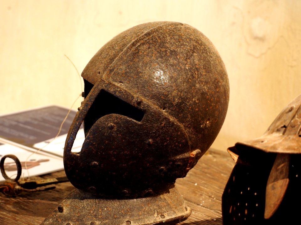 Helmet at the donjon of the Château de Bazoges-en-Pareds, pic4