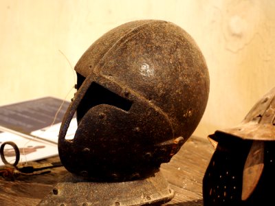 Helmet at the donjon of the Château de Bazoges-en-Pareds, pic4