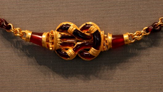 Herakles knot necklace Tarentum Berlin Altes Museum 27042018 2