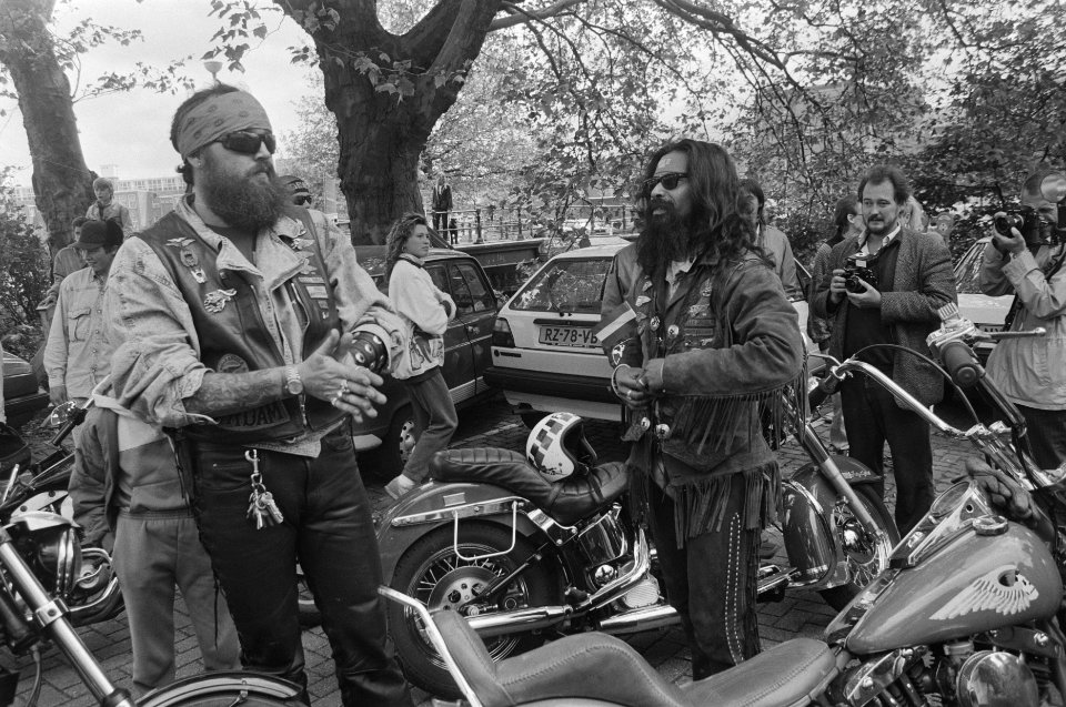 Hells Angels delen kadootjes uit aan kinderen Emma Kinderziekenhuis in Amsterdam, Bestanddeelnr 934-0189