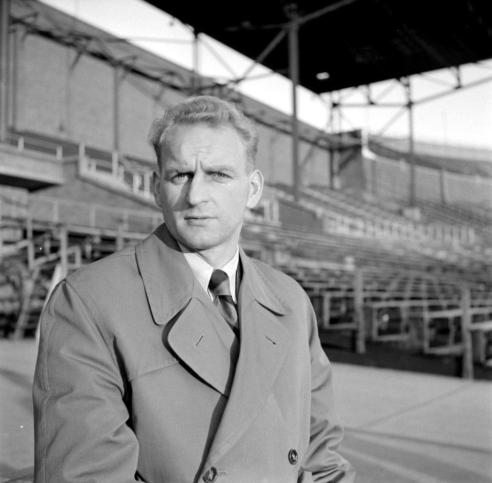 Henk Schijvenaar (Edo) in het Olympisch Stadion in Amsterdam, enige dagen na de , Bestanddeelnr 191-1069