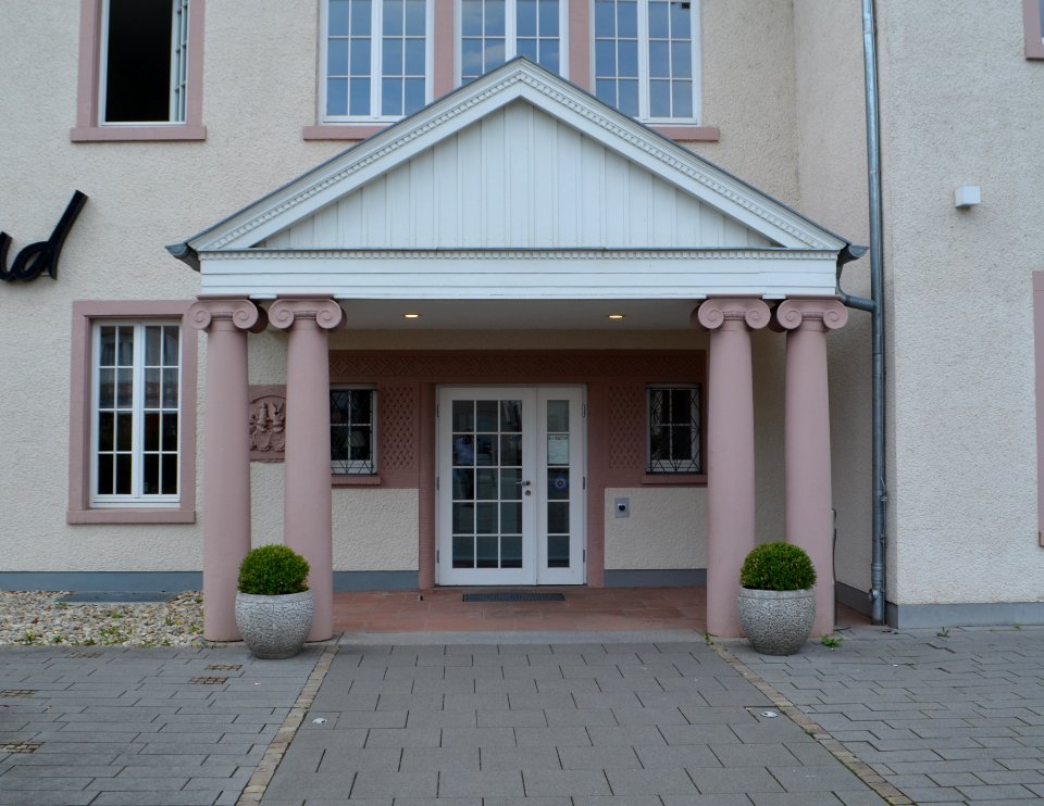 Heppenheim, Halber Mond, Eingang