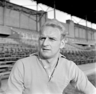 Henk Schijvenaar (Edo) in het Olympisch Stadion in Amsterdam, enige dagen na de , Bestanddeelnr 191-1090