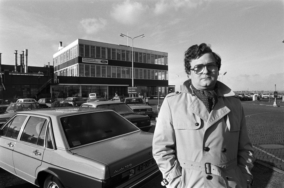 Henk Vos voor de Fordfabriek in Amsterdam, Bestanddeelnr 931-8119