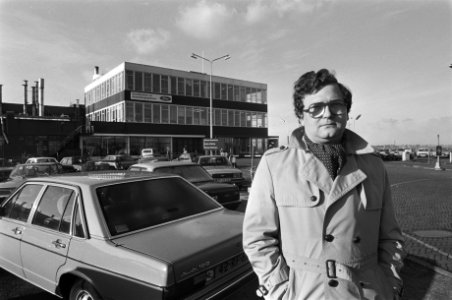 Henk Vos voor de Fordfabriek in Amsterdam, Bestanddeelnr 931-8119
