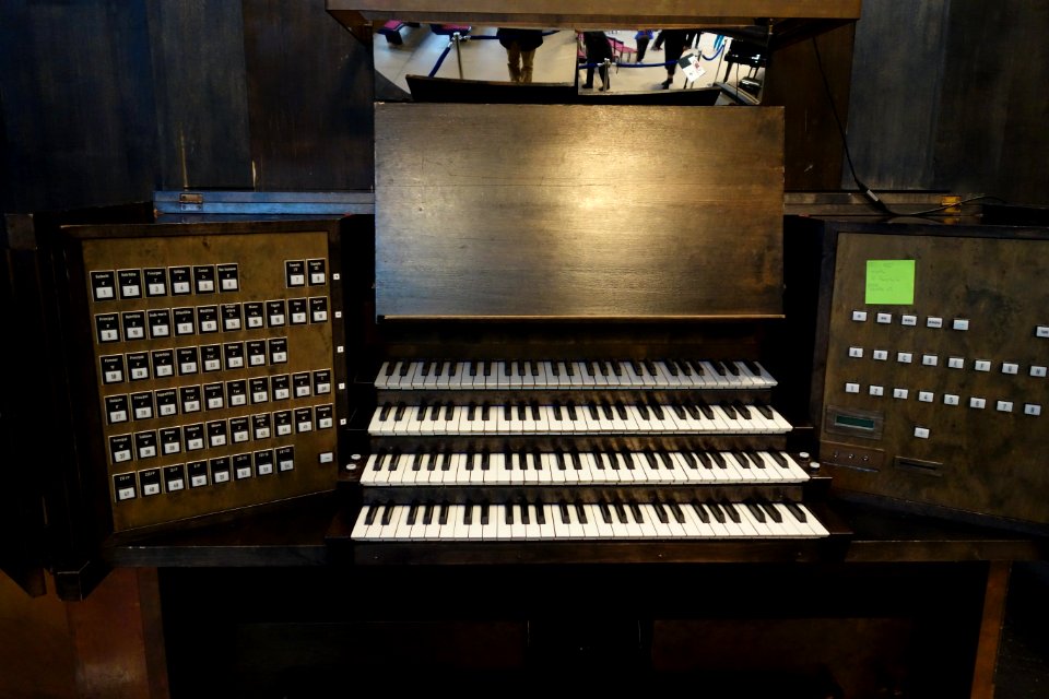Helsinki Temppeliaukio-Kirche Orgel Spieltisch