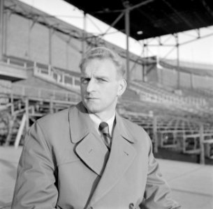 Henk Schijvenaar (Edo) in het Olympisch Stadion in Amsterdam, enige dagen na de , Bestanddeelnr 191-1070