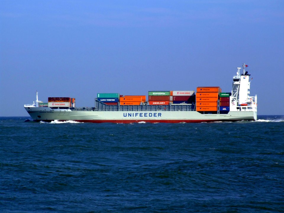 Henneke Rambow p2 leaving Port of Rotterdam 19-Apr-2007