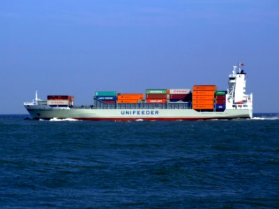 Henneke Rambow p2 leaving Port of Rotterdam 19-Apr-2007