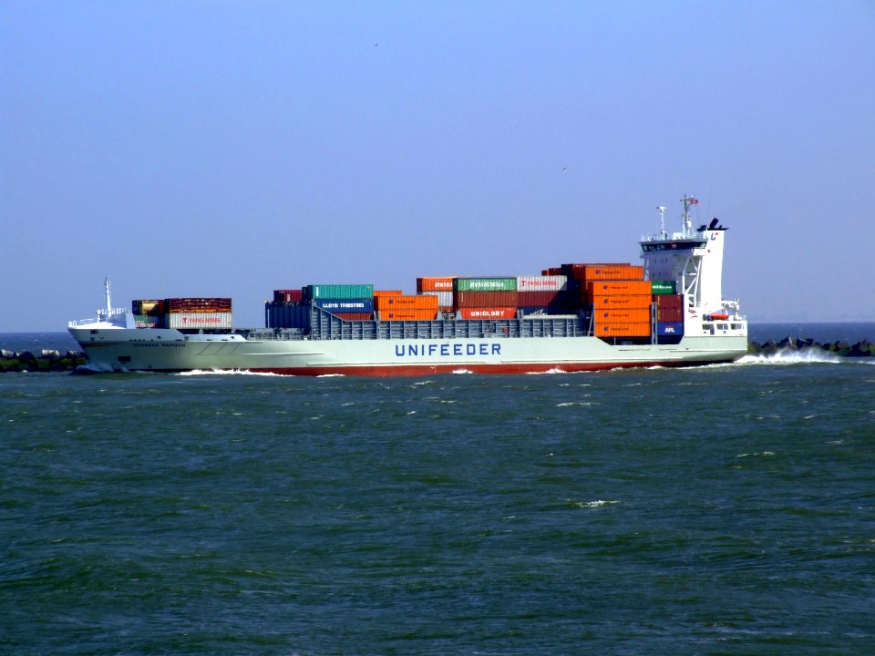 Henneke Rambow IMO 9354430 leaving Port of Rotterdam 19-Apr-2007