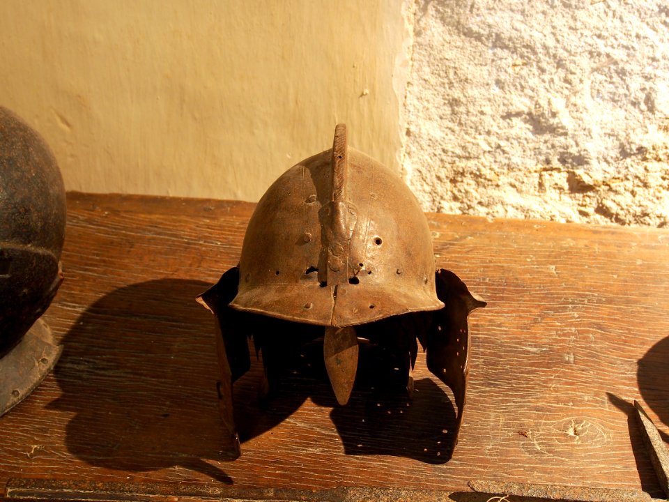 Helmet at the donjon of the Château de Bazoges-en-Pareds, pic6